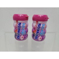 Жевательная резинка без сахара Mentos Xylitol с витаминами и вкусом ягод 90 шт