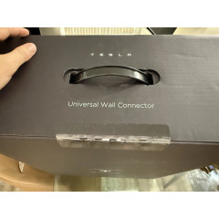 Настінний зарядний пристрій Tesla Universal Wall Connector 48 ампер білий