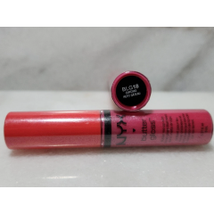 NYX Butter Gloss Cupcake BLG18 Pink Coral Lip Gloss with Shine Effect, 8 ml