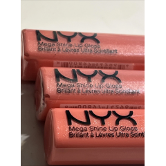 Блиск для губ з дзеркальним фінішем NYX Mega Shine Lip Gloss Nude Peach LG162