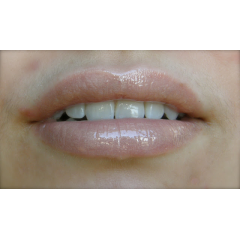 Блиск для губ з дзеркальним фінішем NYX Mega Shine Lip Gloss Sugar Pie LG101A