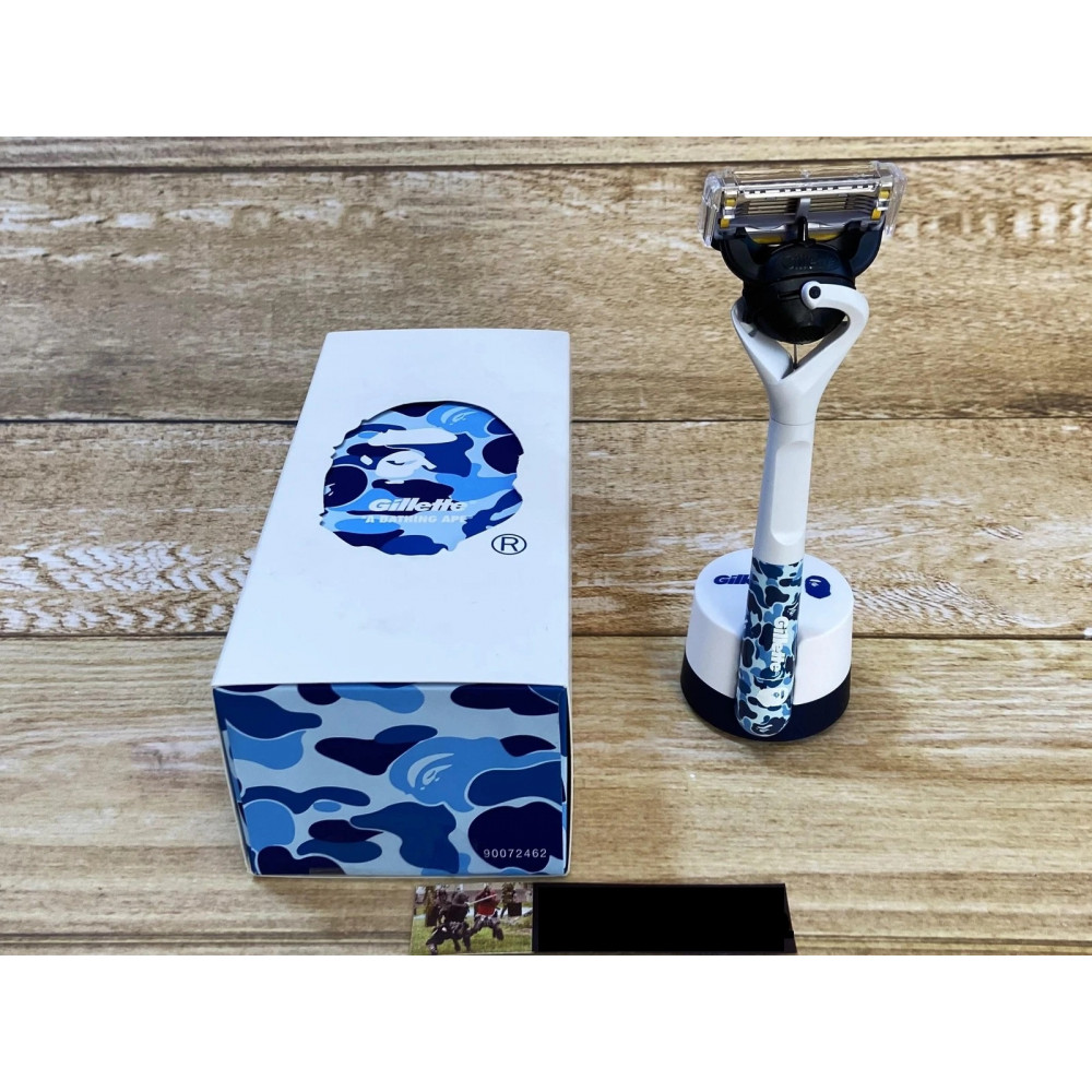 Подарочный набор для бритья Gillette Pro Shield Bape Limited Edition для мужчин (бритва подсьавка и 2 сменных кассеты)