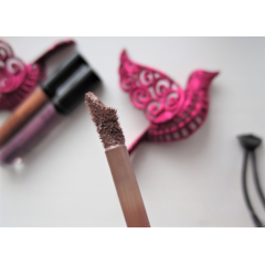 Жидкие тени для глаз с матовым финишем Nyx Lid Lingerie 4 мл Iconic LIDLI19