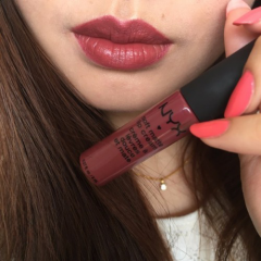 Кремовая металлическая матовая помада NYX Cosmetics Soft Matte Metallic Lip Cream SMMLC04 Budapest