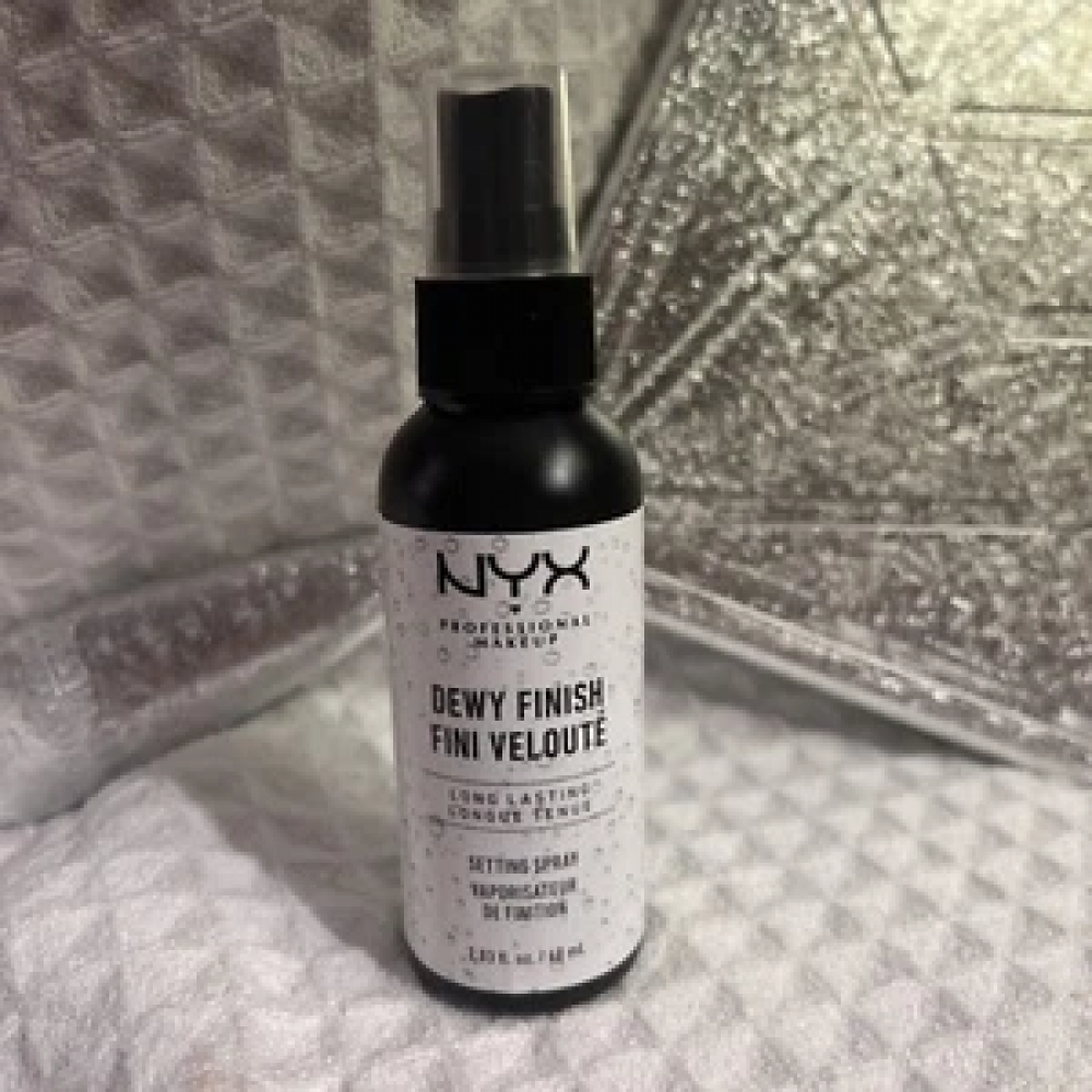 Спрей-фіксатор макіяжу NYX Professional Makeup Dewy Finish 60 мл