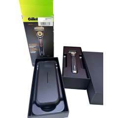 Бритва Gillette Labs Heated Razor з підігрівом (бритва+два картриджі+зарядка+дорожній кейс) золотистий колір