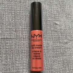 Рідка помада з матовим фінішем Nyx Soft Matte Lip Cream Kyoto SMLC63 персиковий нюд 8 мл