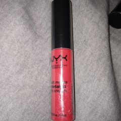 Жидкая помада с матовым финишем Nyx Soft Matte Lip Cream Manila SMLC33 яркий коралловый 8 мл