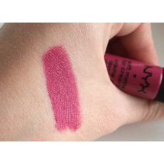 Liquid lipstick with a matte finish Nyx Soft Matte Lip Cream Prague SMLC18 berry fuchsia 8 ml