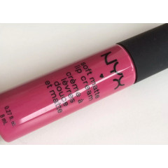 Liquid lipstick with a matte finish Nyx Soft Matte Lip Cream Prague SMLC18 berry fuchsia 8 ml