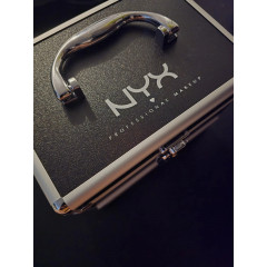 Б'юті-кейс для косметики NYX Professional Makeup Train Case з дзеркалом і замком 20 х 15 х 15 см