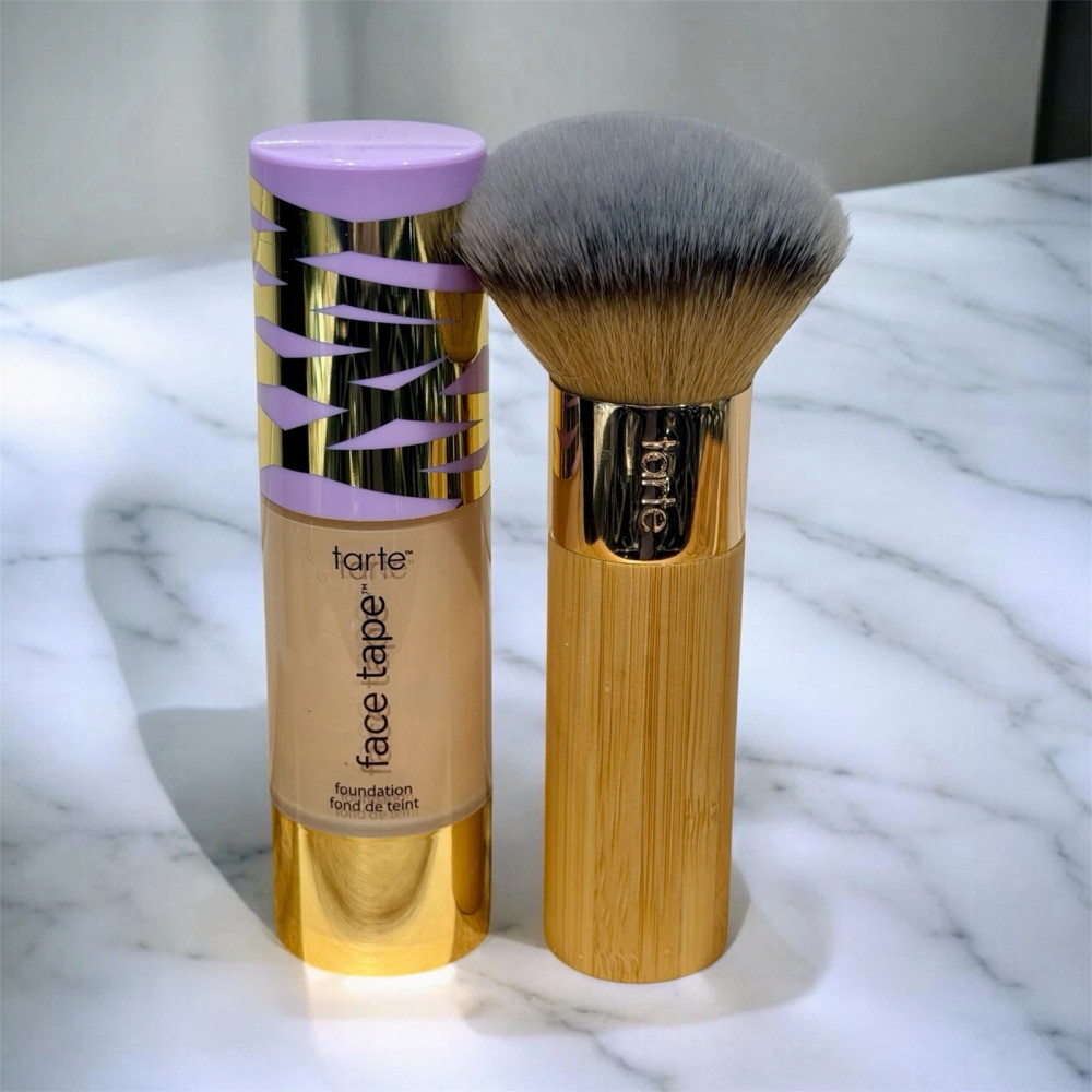 Бамбуковая кисть кабуки для тональной основы Tarte Cosmetics The Buffer Airbrush Finish