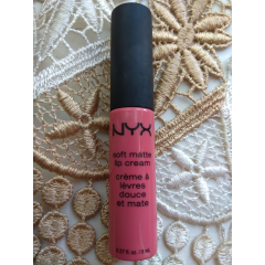 Liquid lipstick with a matte finish Nyx Soft Matte Lip Cream Milan SMLC11 matte pink 8 ml