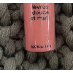 Liquid lipstick with a matte finish Nyx Soft Matte Lip Cream Buenos Aires SMLC12 peachy-pink 8 ml