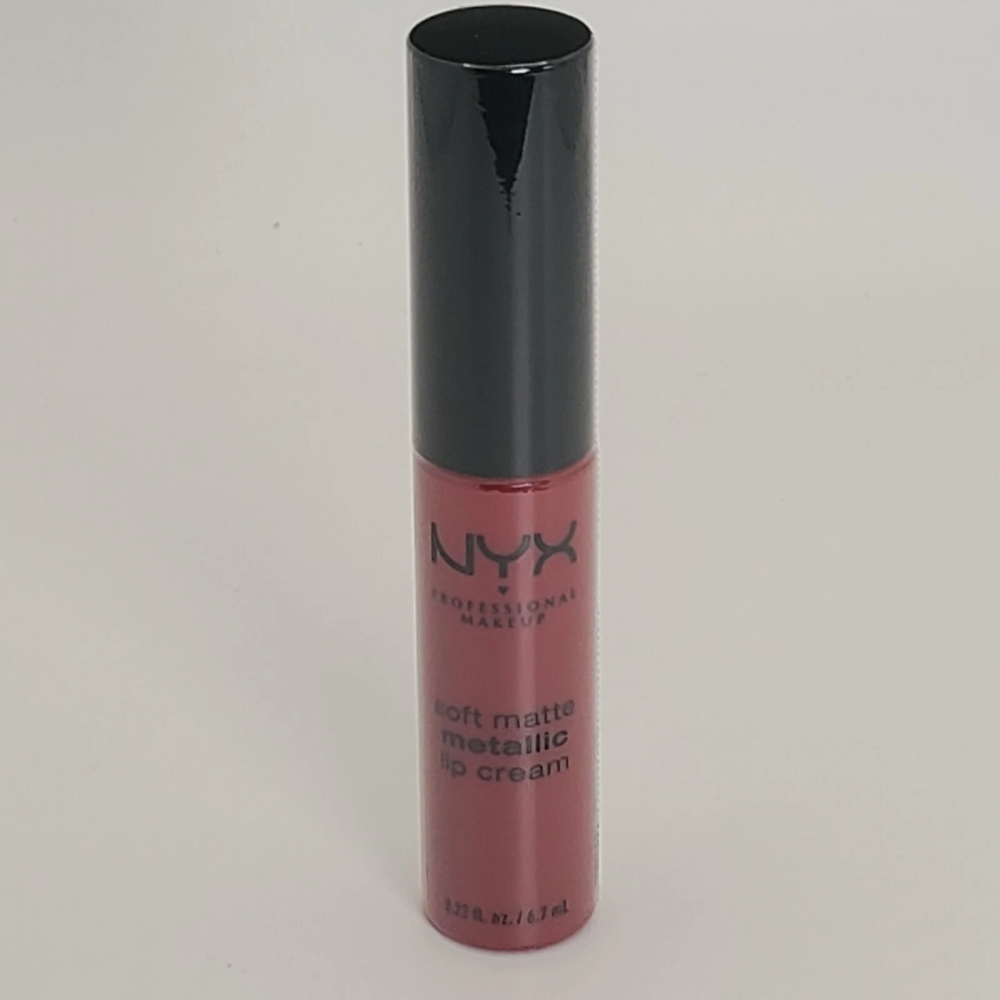 Жидкая помада с матовым финишем Nyx Soft Matte Lip Cream Monte Carlo SMLC10 глубокий красный 8 мл