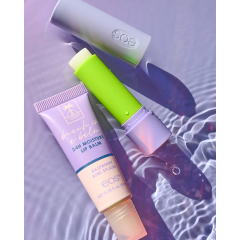 Set of EOS Flavorlab Paradise moisturizing lip balms with kiwi and raspberry scent 4 g and 10 ml