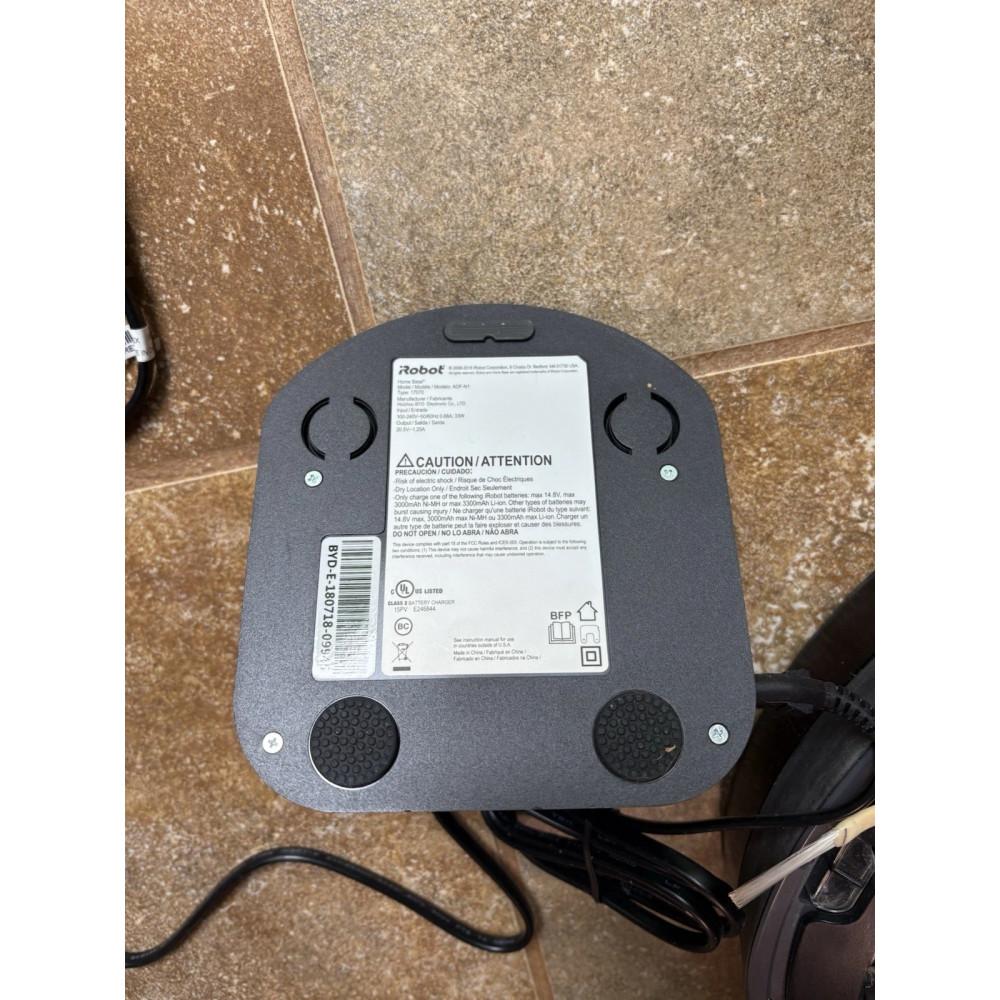 Робот-пылесос iRobot Roomba 805 AeroForce с базой для зарядки черный б/у