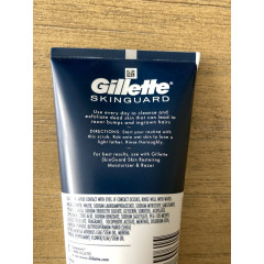 Gillette Skinguard Scrub Exfoliating Men's Cleanser Against Ingrown Hairs 150 ml