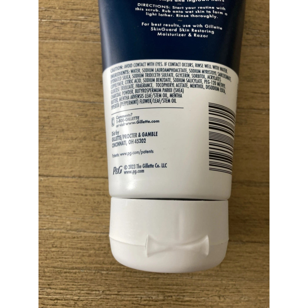 Очищающий мужской скраб против вросших волос Gillette Skinguard Scrub с отшелушивающим эффектом 150 мл