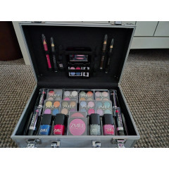Professional beauty case with women's cosmetics Zmile Cosmetics Everybody's Darling set of 51 items