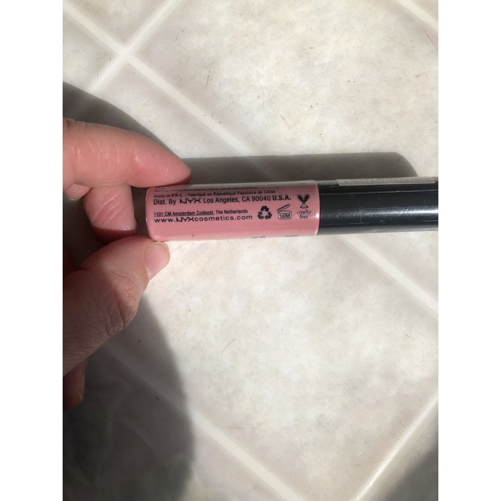 Liquid lipstick with a matte finish Nyx Soft Matte Lip Cream Istanbul SMLC06 soft pink 8 ml