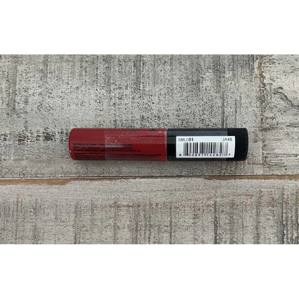 Liquid lipstick with a matte finish Nyx Soft Matte Lip Cream Amsterdam SMLC01 classic red 8 ml