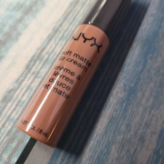 Liquid lipstick with a matte finish Nyx Soft Matte Lip Cream Stockholm SMLC02 beige 8 ml