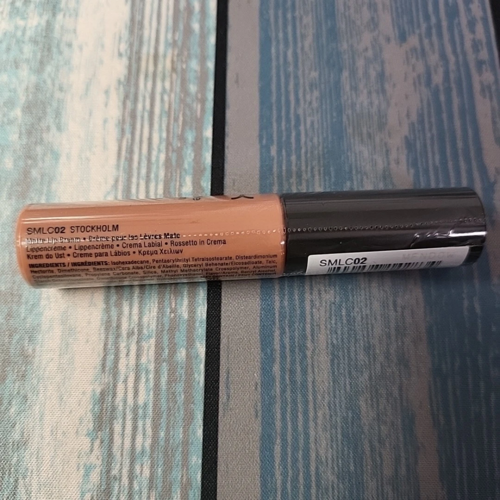 Жидкая помада с матовым финишем Nyx Soft Matte Lip Cream Stockholm SMLC02 бежевый 8 мл