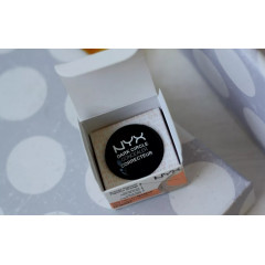 Пігментований консилер, що маскує темні кола під очима, NYX Professional Makeup Dark Circle Concealer відтінок Light DCC02