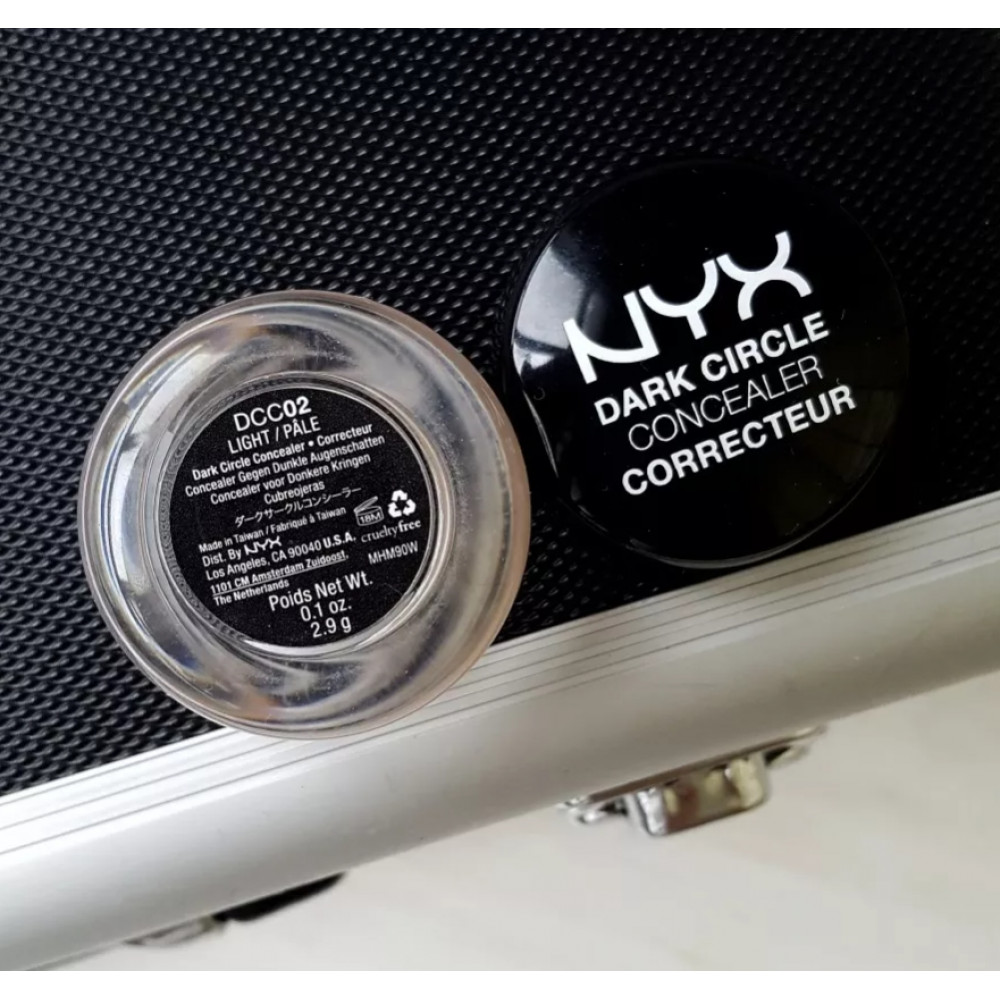 Пигментированный консилер маскирующий темные круги под глазами NYX Professional Makeup Dark Circle Concealer оттенок Light DCC02