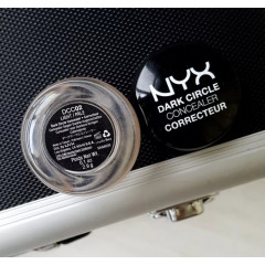 Пігментований консилер, що маскує темні кола під очима, NYX Professional Makeup Dark Circle Concealer відтінок Light DCC02