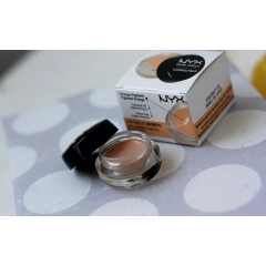 Пігментований консилер, що маскує темні кола під очима, NYX Professional Makeup Dark Circle Concealer відтінок Light DCC02