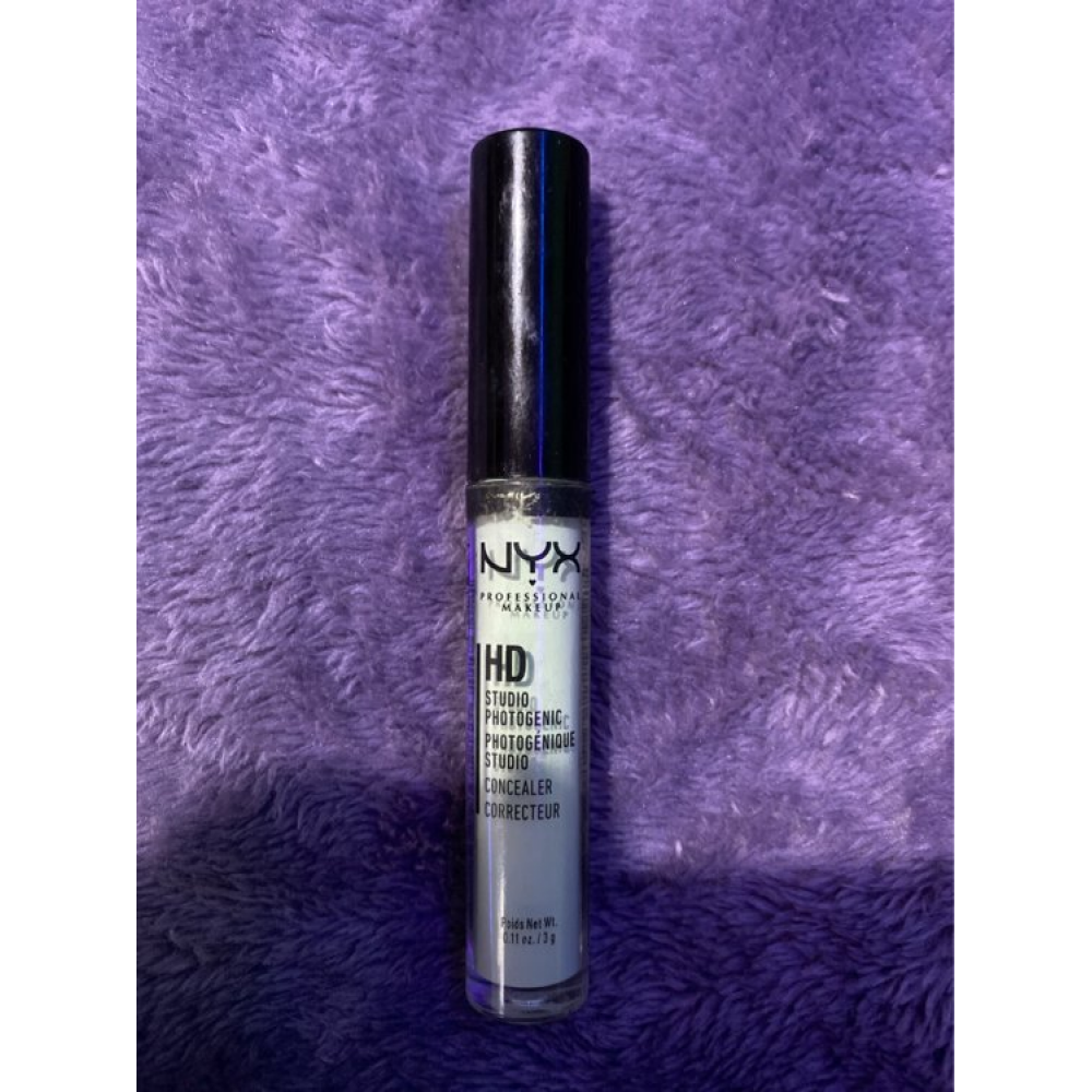 NYX Cosmetics HD Concealer Wand Liquid Concealer for Face in shade Green (CW12)