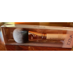 Кисть из синтетического ворса ZOEVA 108 Face Finish для нанесения пудры Rose Golden Vol. 2