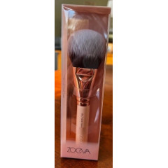 ZOEVA 108 Face Finish synthetic bristle brush for applying Rose Golden Vol. 2 powder