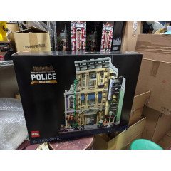 Конструктор сувенирный Lego Creator Expert 10278 Полицейский участок (2923 детали и 5 минифигурок)