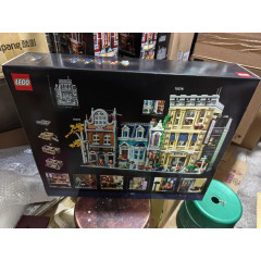 Конструктор сувенирный Lego Creator Expert 10278 Полицейский участок (2923 детали и 5 минифигурок)