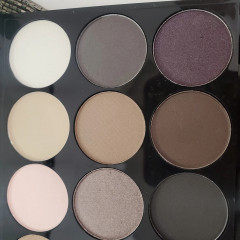 Палетка для макияжа лица и глаз Nyx Butt Naked Eyes S122 (15 теней 4 румян 1 бронзер 2 хайлайтера)