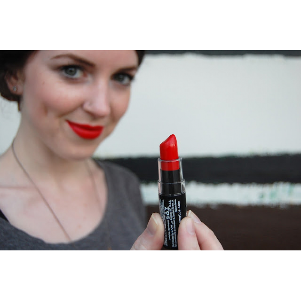 Губная помада с матовым финишем NYX Professional Makeup Matte Lipstick MLS08 Pure Red (4.5 г)