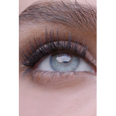 Volumizing and lengthening mascara with a fan effect Maybelline New York Lash Sensational black 9.5 ml