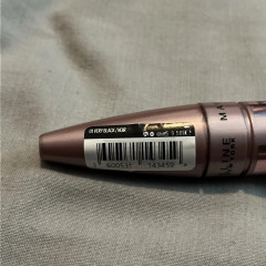 Volumizing and lengthening mascara with a fan effect Maybelline New York Lash Sensational black 9.5 ml