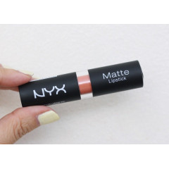 Matte finish lipstick NYX Professional Makeup Matte Lipstick MLS38 Bare With Me (4.5 g)