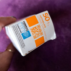 Денний зволожуючий крем з SPF 50+ для сухої та чутливої шкіри La Roche-Posay Anthelios UVMune 400 Hydrating Cream 50 мл
