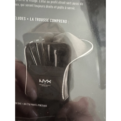 Набор профессиональных кистей для визажа NYX Beauty Staple Essential Beaute BSET09 (комплект 5 шт + косметичка)