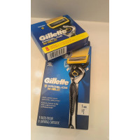 Бритвений набір Gillette ProGlide Shield (1 станок + 9 змінних картриджів)