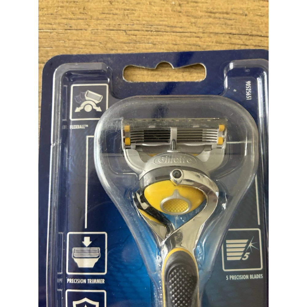 Бритвенный набор Gillette ProGlide Shield (1 станок + 5 запасных картриджей)