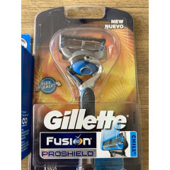 Бритвенний набір Gillette Fusion ProShield Chill / ProGlide Chill (1 бритва та 9 змінних картриджів)