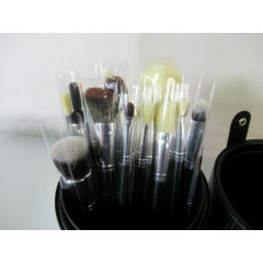 Набір кистей для макіяжу Morphe X James Charles Sister Collection 34 Piece Brush Set w/ Sponge & Tub + спонж,