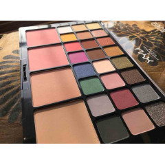Палетка тіней для повік і рум'ян для обличчя NYX Such A Know-It-All Palette Vol 1 (24 відтінки тіней і 4 відтінки рум'ян)