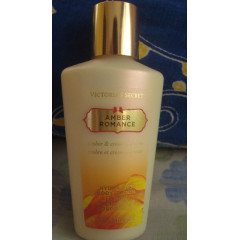 Лосьон для тіла зволожуючий Victoria`s Secret Amber Romance Hydrating Body Lotion (60 мл)